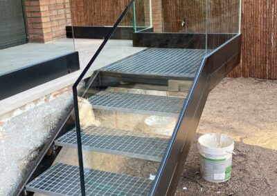 cristales y vidrios de seguridad reforzados para barandas balcones terrazas y escaleras de duplex