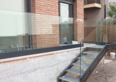 vidres i vidres de seguretat reforçats per a baranes balcons terrasses i escales de duplex