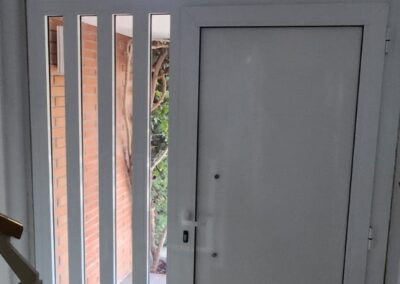 Porta d'alumini de seguretat per a casa o pis vivenda familiar despres-2