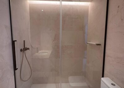 mampara de baño ducha a medida griferia cristales seguridad templados 2 puertas