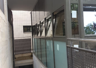 cerramiento con techos aluminio cristales reforzados para terrazas patios o galerias