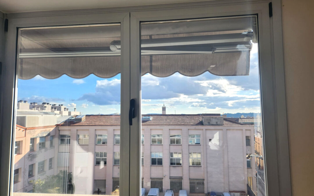 Ventanas de aluminio abatibles gris cristales dobles