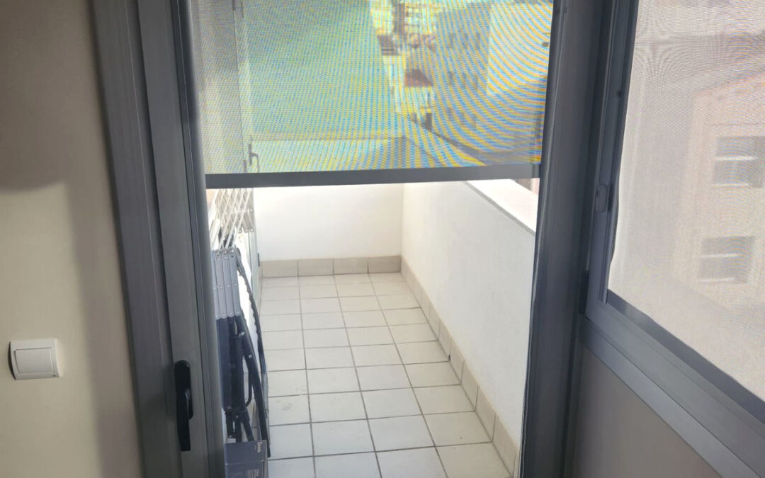 Puertas de aluminio gris con cristales dobles insonorizados
